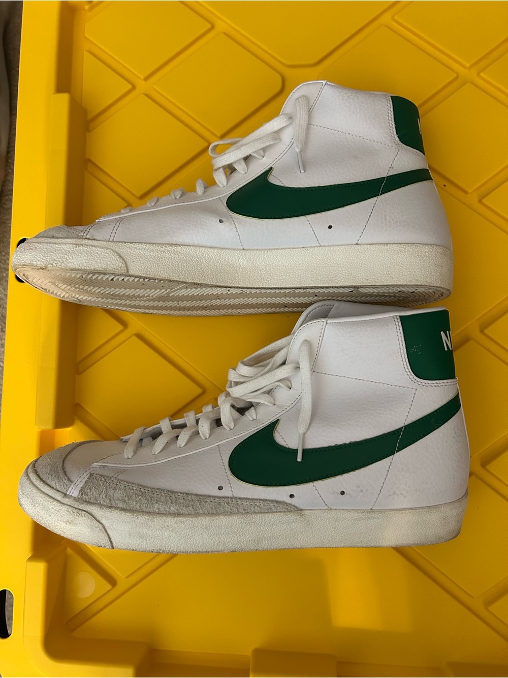 Nike Blazer ‘77 mid White pine green High-Top Sneakers